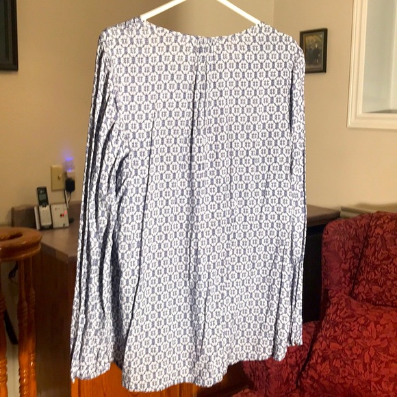 Blouse - Picture 2 of 3